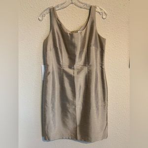 Jessica Howard Gold / Tan Sleeveless Sheath Dress